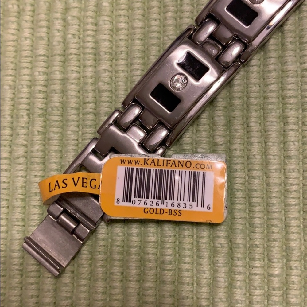 Magnetic therapy bracelet